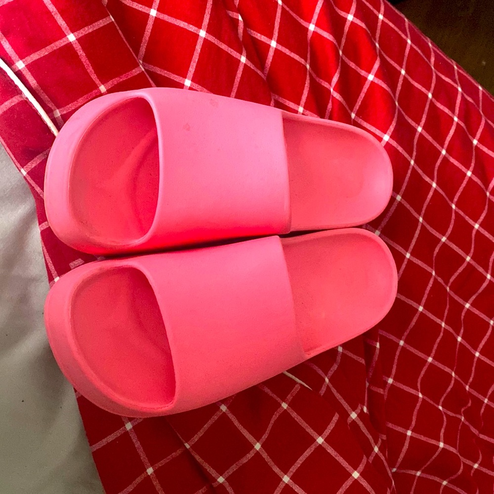 Women’s wild fable bright pink slides size 9